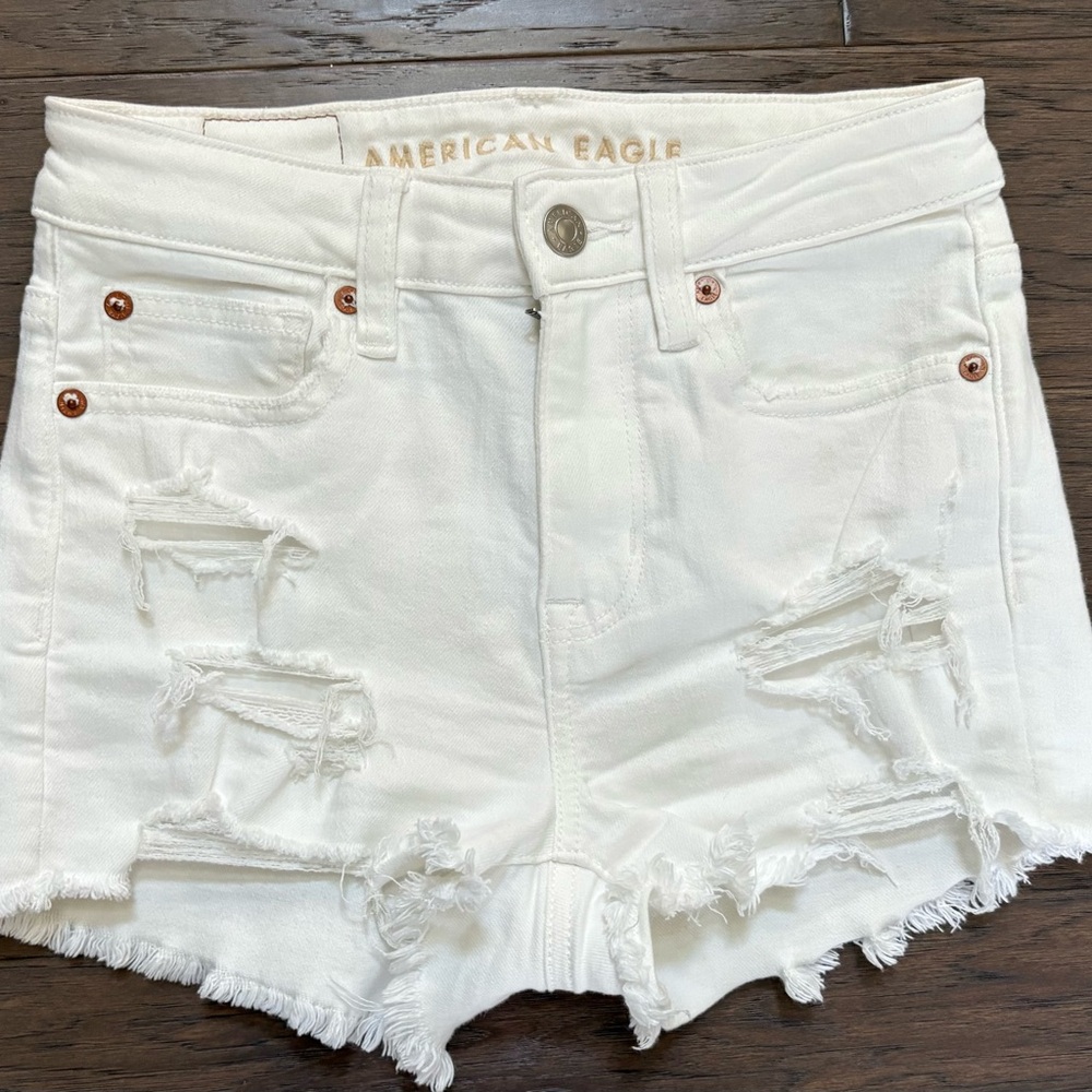 American Eagle Outfitters White Distressed Denim Shorts Size 00-NWT